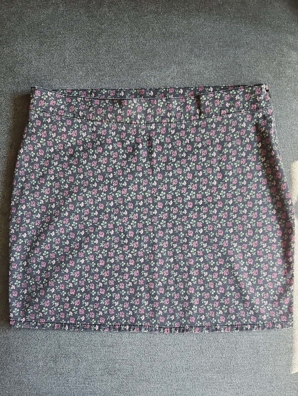Vintage 90s/Y2K London Jean Floral Denim Mini Skirt, size 8